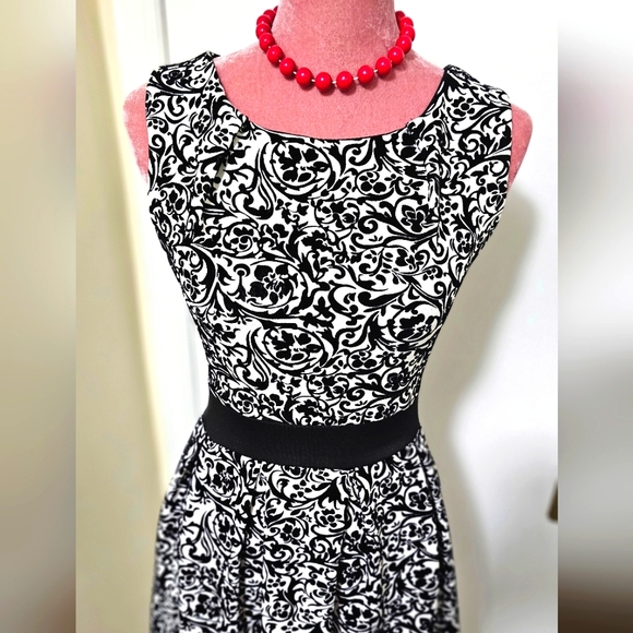 Pronto Moda J & M black and white flocked mini dress, size Small. - Picture 2 of 11
